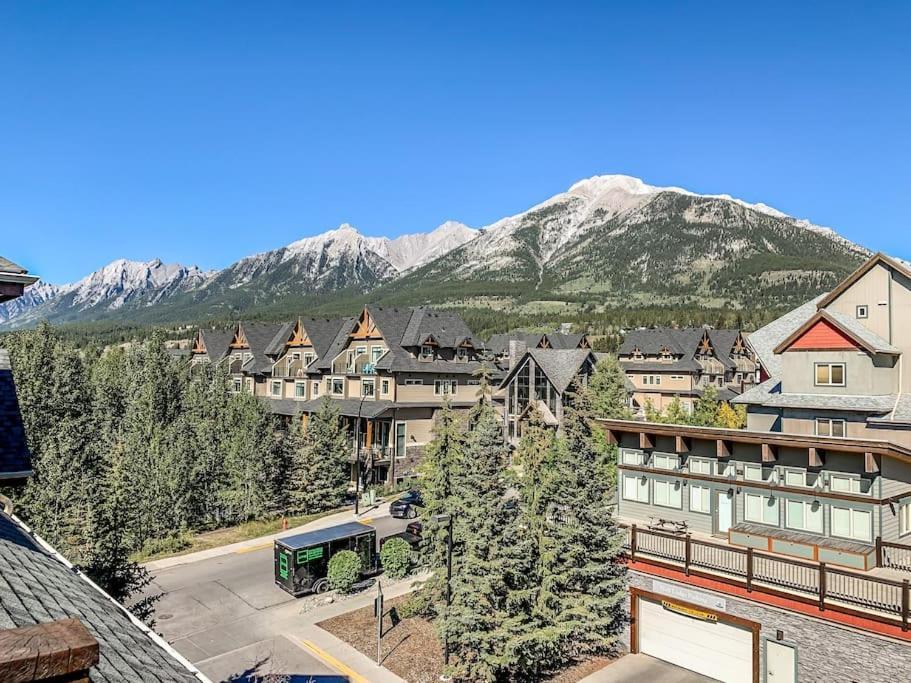 Mountain Retreat - Modern And Bright With Panorama Views 2 Bedrooms, 4 Beds, Heated All-Year Outdoor Pool, Hottub, Balcony, Banff Park Pass Canmore Exterior foto